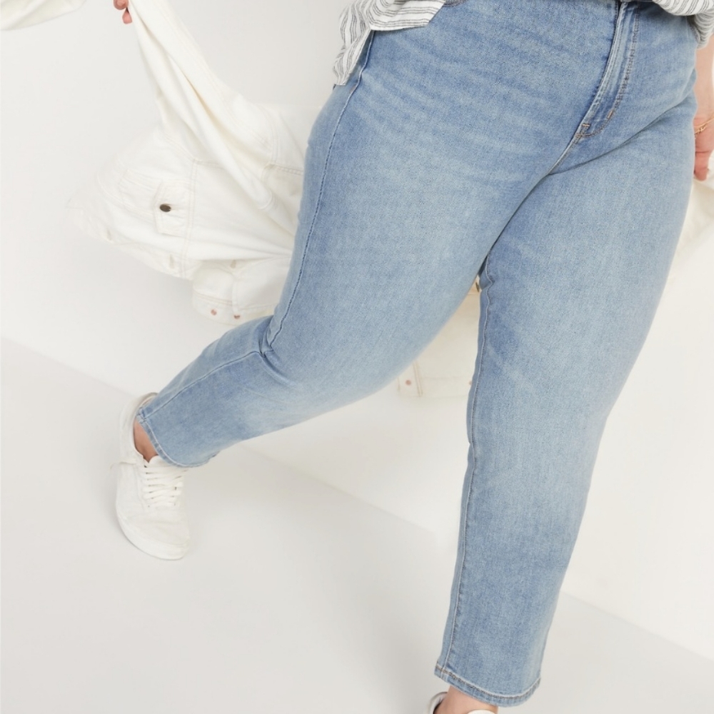 NWT Old Navy Plus Mid Rise Power Straight Jeans